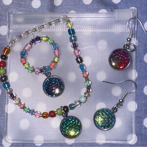 Colorful Beaded Jewelry Set with Iridescent Accents